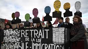 Immigration en France : pourquoi cette obsession qui divise Le chiffre surprenant des sans-papiers en France en 2025