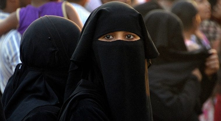 Le dérapage de Chalençon sur les femmes voilées en Algérie