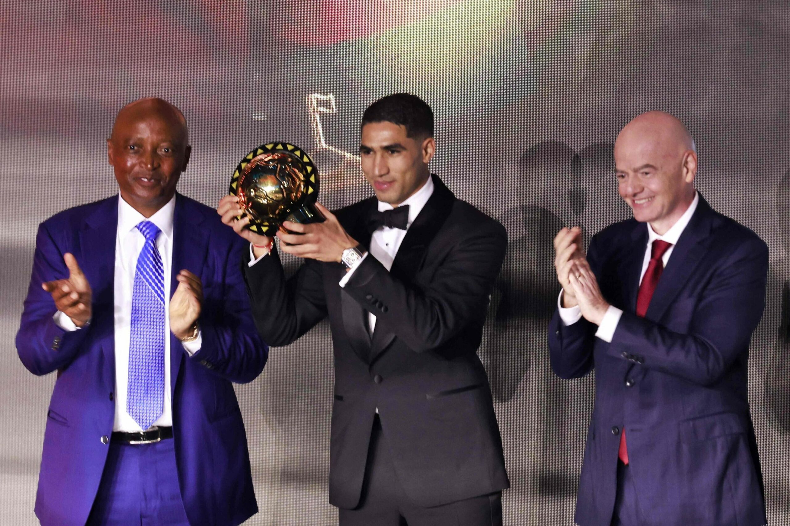Ballon d’Or africain 2025 : Révélations ! L’Algérie au cœur des votes qui font polémique Ballon d’Or Africain 2025 : Révélations ! L’Algérie au cœur des votes qui font polémique