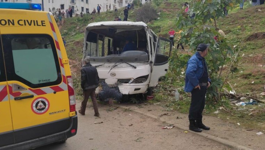 Collision entre autocars en Algérie : 28 blessés dénombrés Collision entre autocars en Algérie : 28 blessés dénombrés