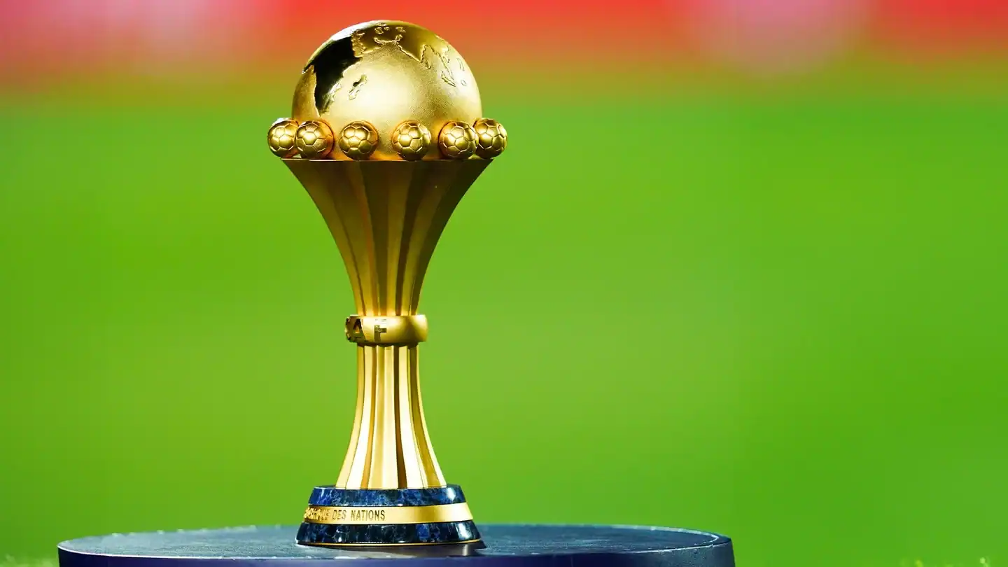 Trophée de la Coupe du Monde 2026 Trophée de la Coupe du Monde 2026 en or brillant.