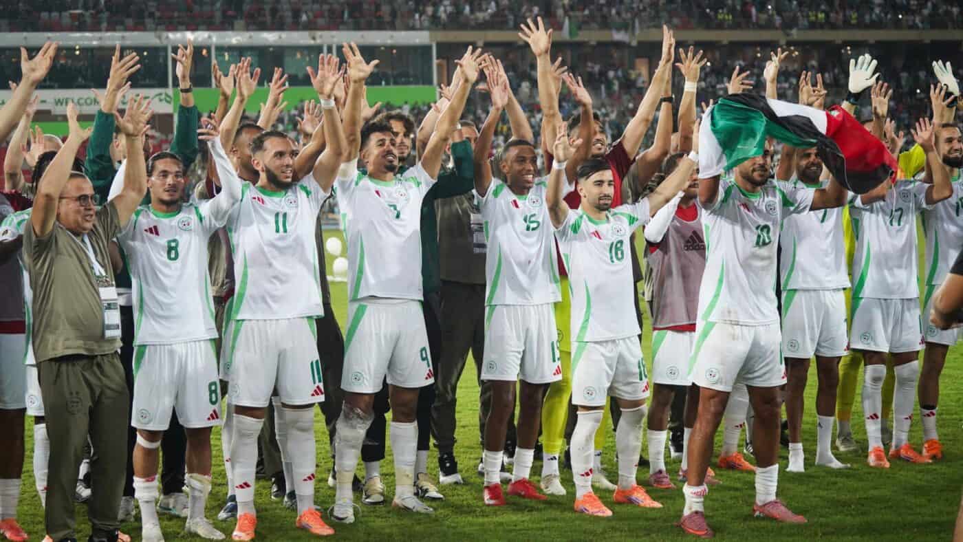 L'équipe d'Algérie lors de la célébration de la qualification pour la Coupe du Monde 2026.