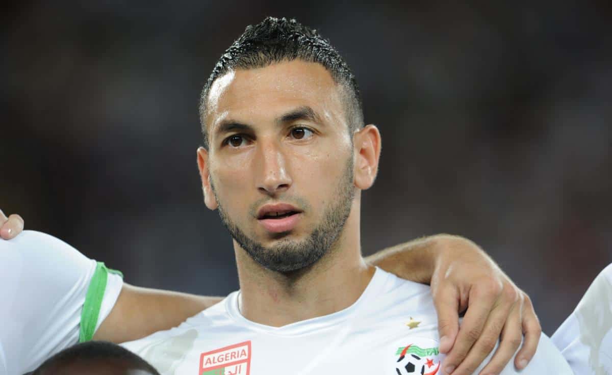 Nadir Belhadj brise le silence sur Maroc et Algérie Nadir Belhadj en maillot de football avec l'Algérie.