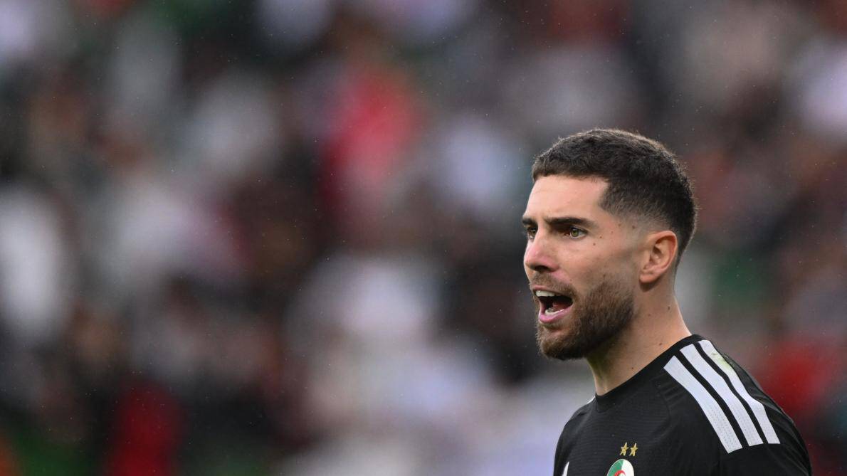 Le message émouvant de Luca Zidane pour l’Algérie Luca Zidane, joueur de football, en pleine action sur le terrain.