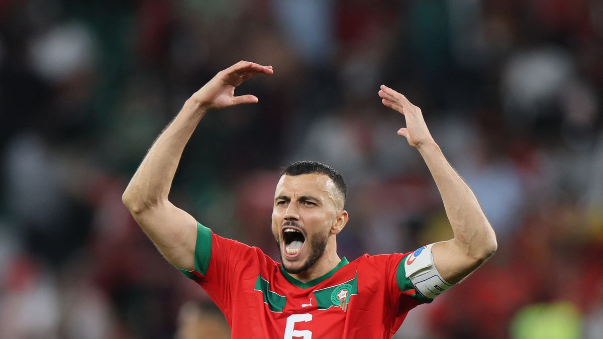 Saïss, capitaine marocain pose un geste inattendu en Algérie Saïss, capitaine marocain pose un geste inattendu en Algérie
