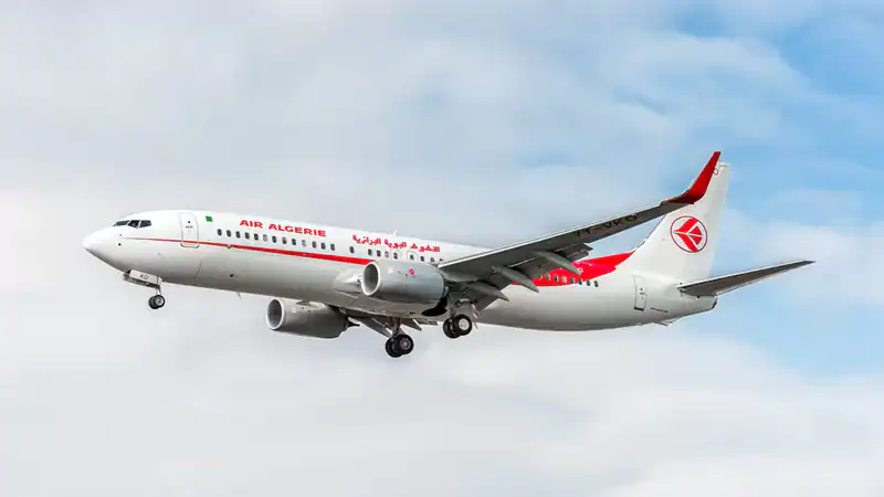 Vols été 2026 : Alger-Paris dès 7880 DA avec Air Algérie Avion Air Algérie en vol vers Paris depuis Alger.