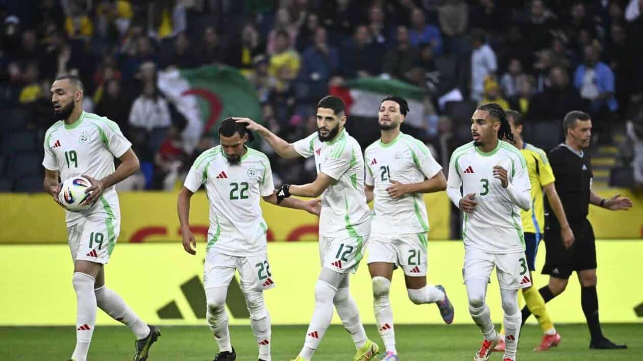 CAN 2025 : découvrez la liste surprise de l’Algérie Les joueurs algériens célèbrent un but lors d'un match important.