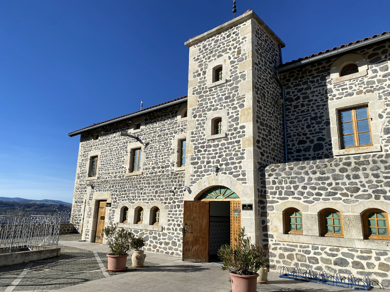 Profanation en France : une mosquée ciblée par des actes choquants Profanation en France : une mosquée ciblée par des actes choquants