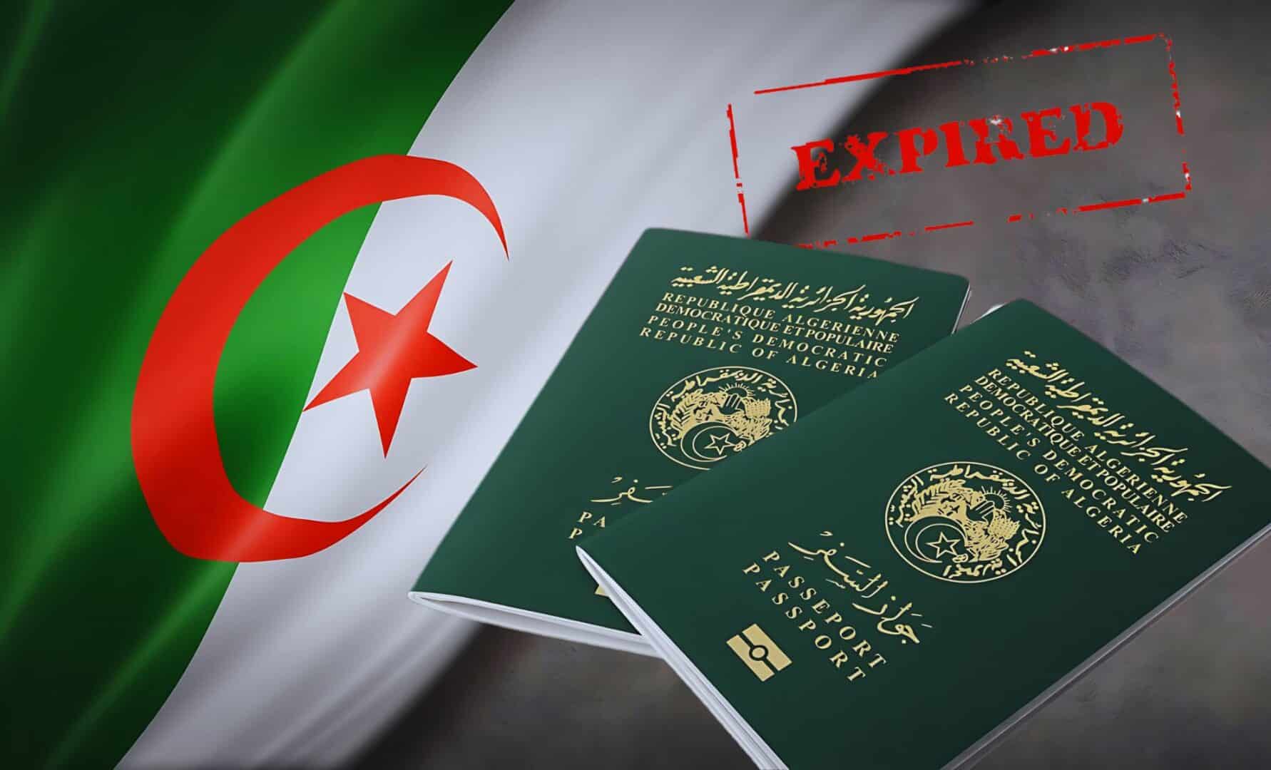 Passeports algériens expirés avec drapeau national en arrière-plan.