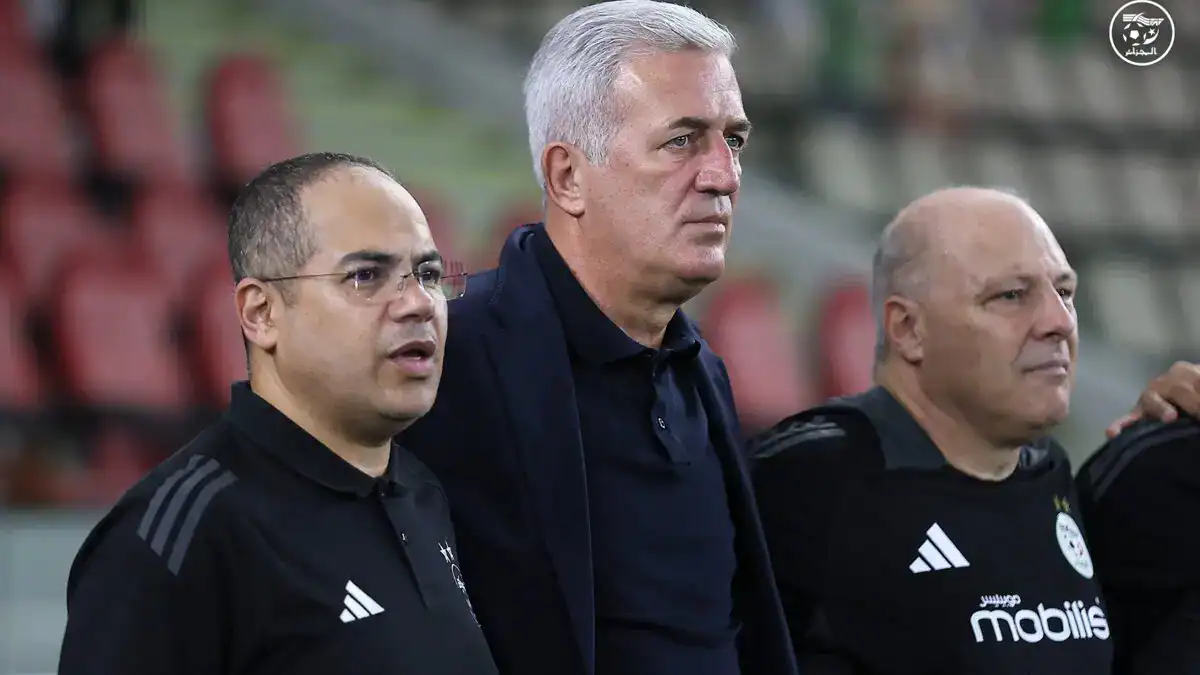 Petkovic surprend avec une décision inattendue contre la RD Congo Entraîneur Petkovic observant le match contre la RD Congo.