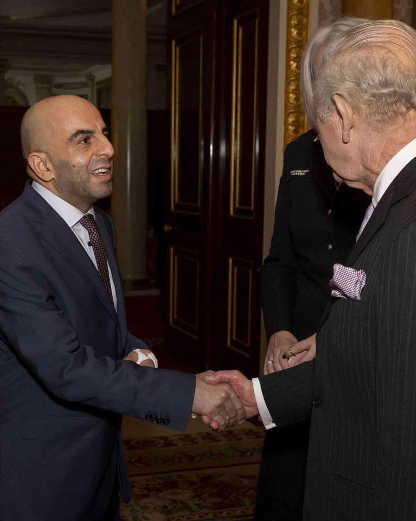 Un Algérien décoré par le roi Charles pour son héroïsme