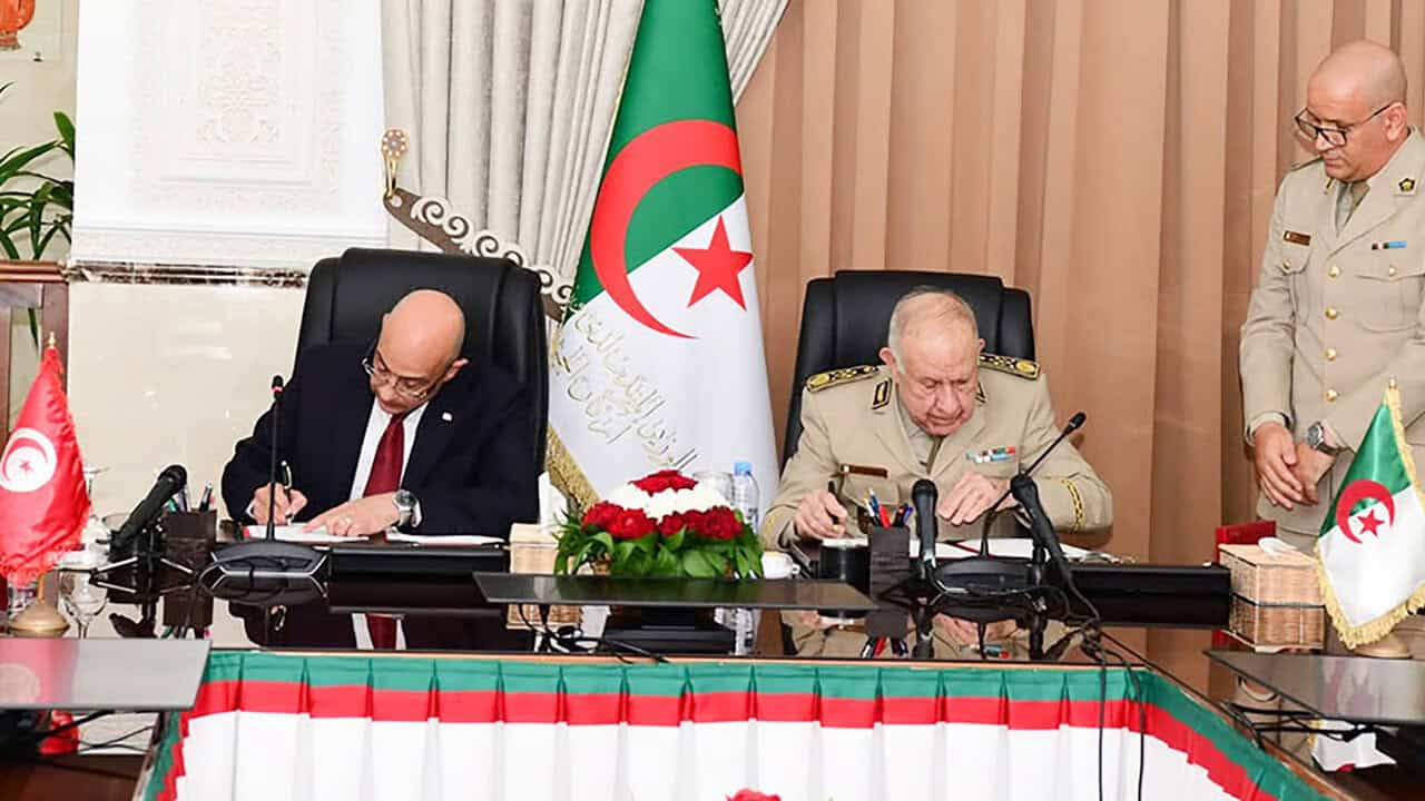 Accord stratégique : l’Algérie et la Tunisie s’allient militairement Rencontre officielle entre dirigeants militaires algériens et tunisiens.