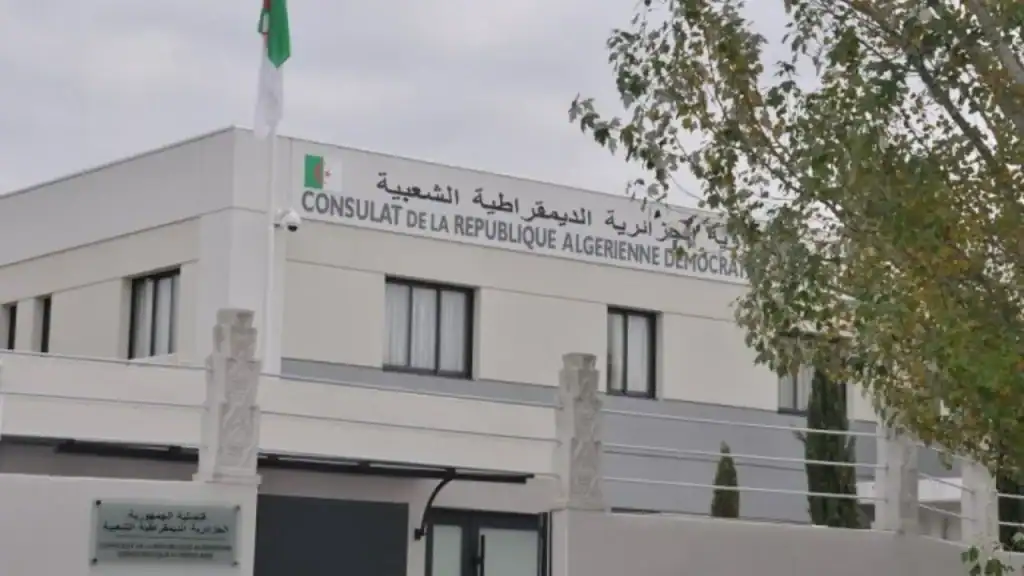 3 cas où les binationaux peuvent entrer en Algérie sans visa Bâtiment du consulat de la République algérienne démocratique.