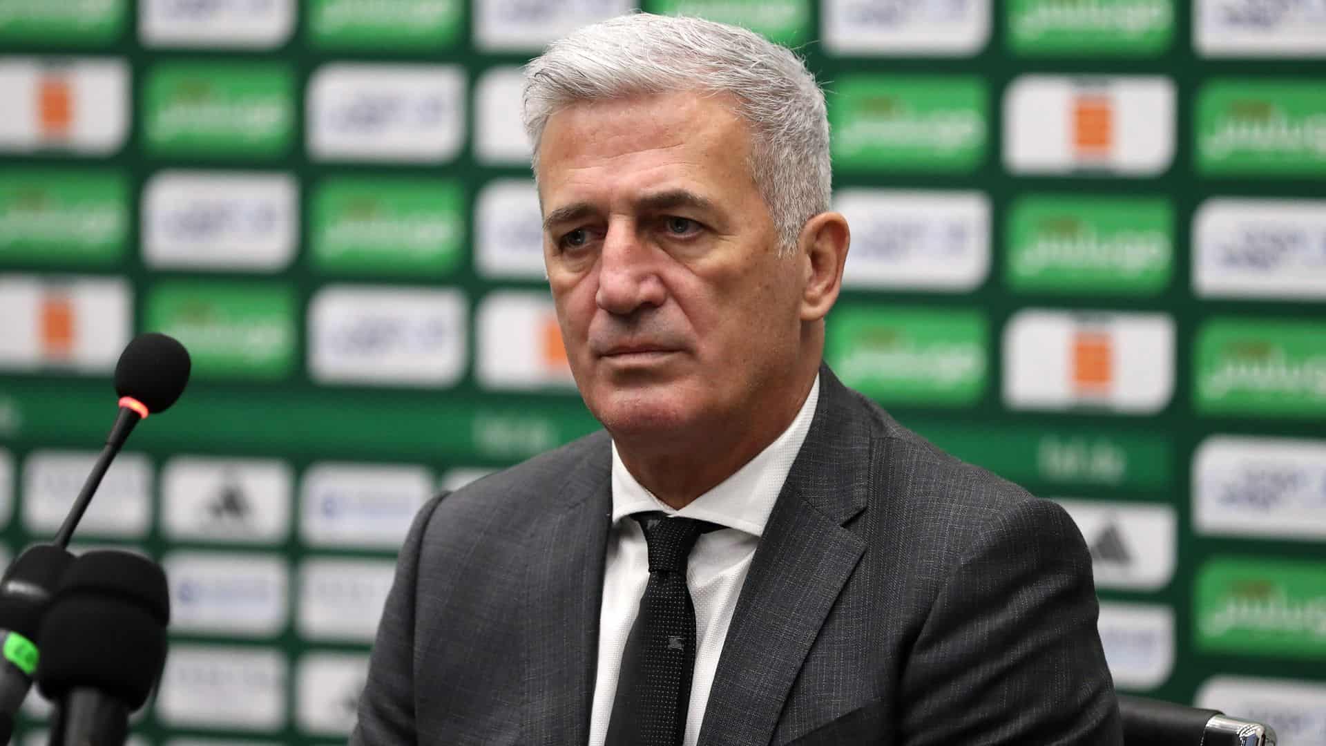 La surprenante promesse de Petkovic aux Algériens au Maroc Entraîneur Petkovic en conférence de presse au Maroc.