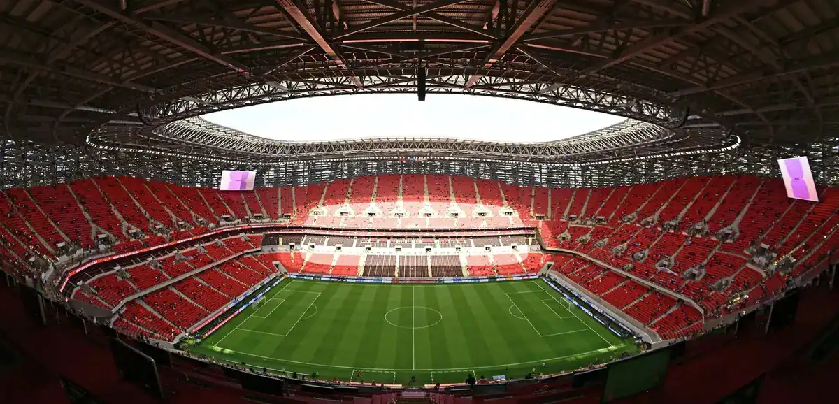 CAN 2025 : Le Maroc accueille un événement historique Stade vide au Maroc, prêt pour le CAN 2025.