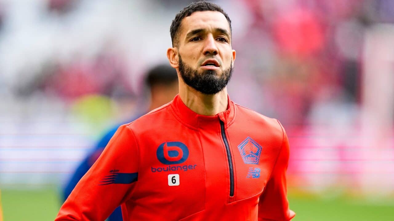 Ce joueur ignoré par Petkovic peut relancer l’Algérie Footballeur algérien en maillot rouge lors d'un match.