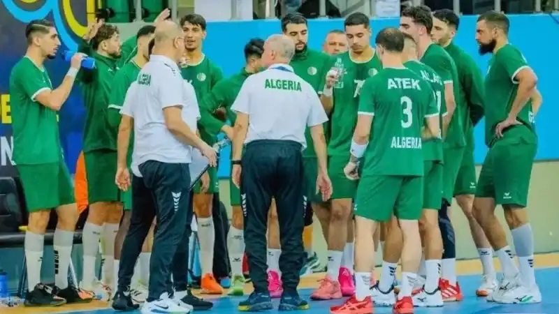 Tunisie vs Algérie : le score choc qui surprend la CAN Équipe d'Algérie lors d'un match de football en Tunisie.