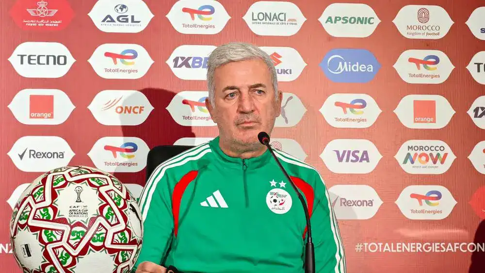 Révélation en Algérie avant le choc contre la RDC Entraîneur algérien lors d'une conférence avant le match contre la RDC.
