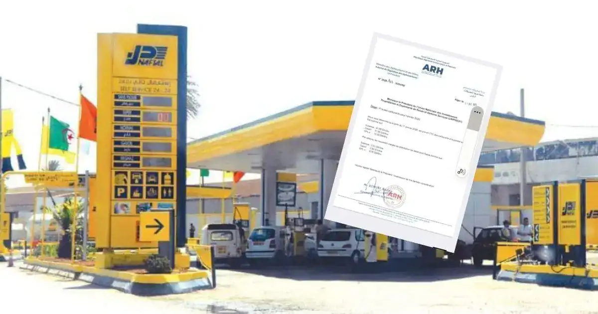 Carburants en Algérie : Arkab tranche sur une hausse des prix Station-service en Algérie avec panneau tarifaire et véhicules en attente.
