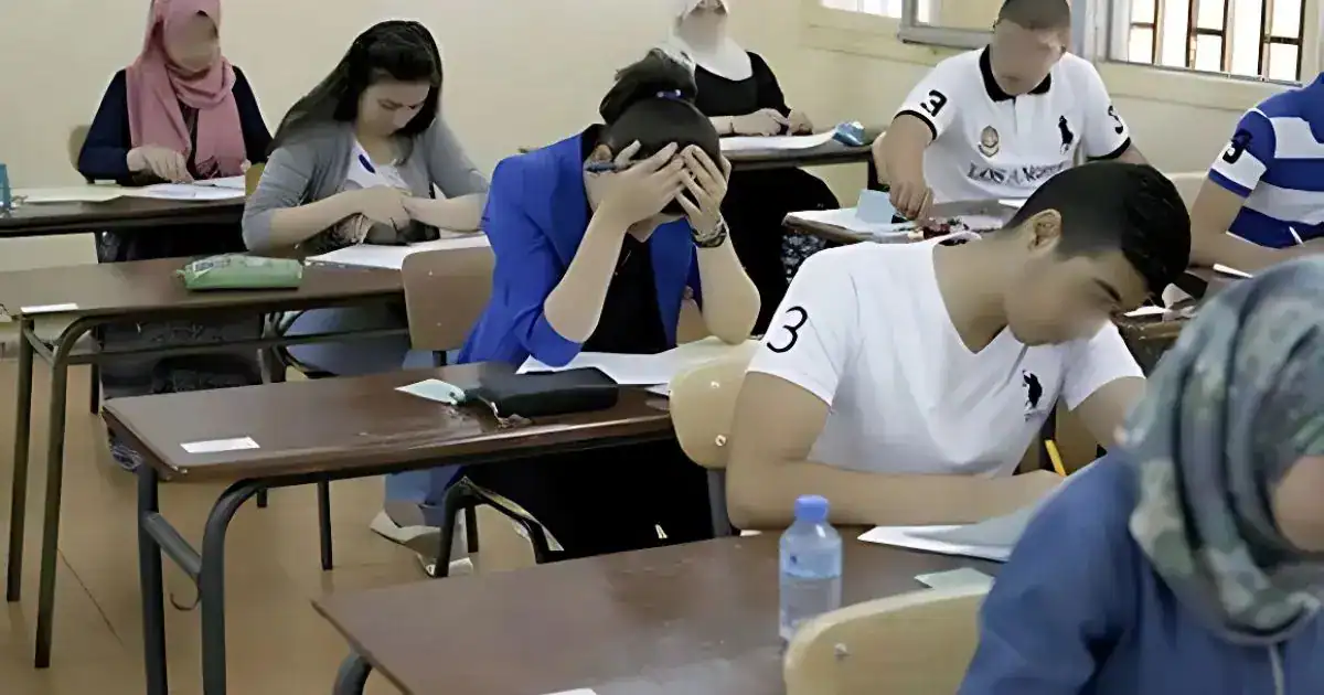 Le bac en Algérie change tout dès cette année : ce qui attend les élèves Étudiants en examen du bac en Algérie, concentrés et stressés.