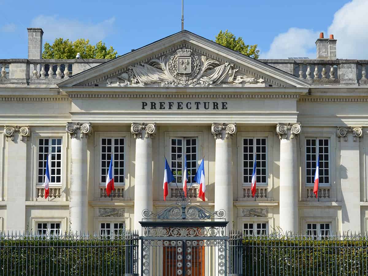 Renouvellement des titres de séjour en France : nouvelles règles à connaître !