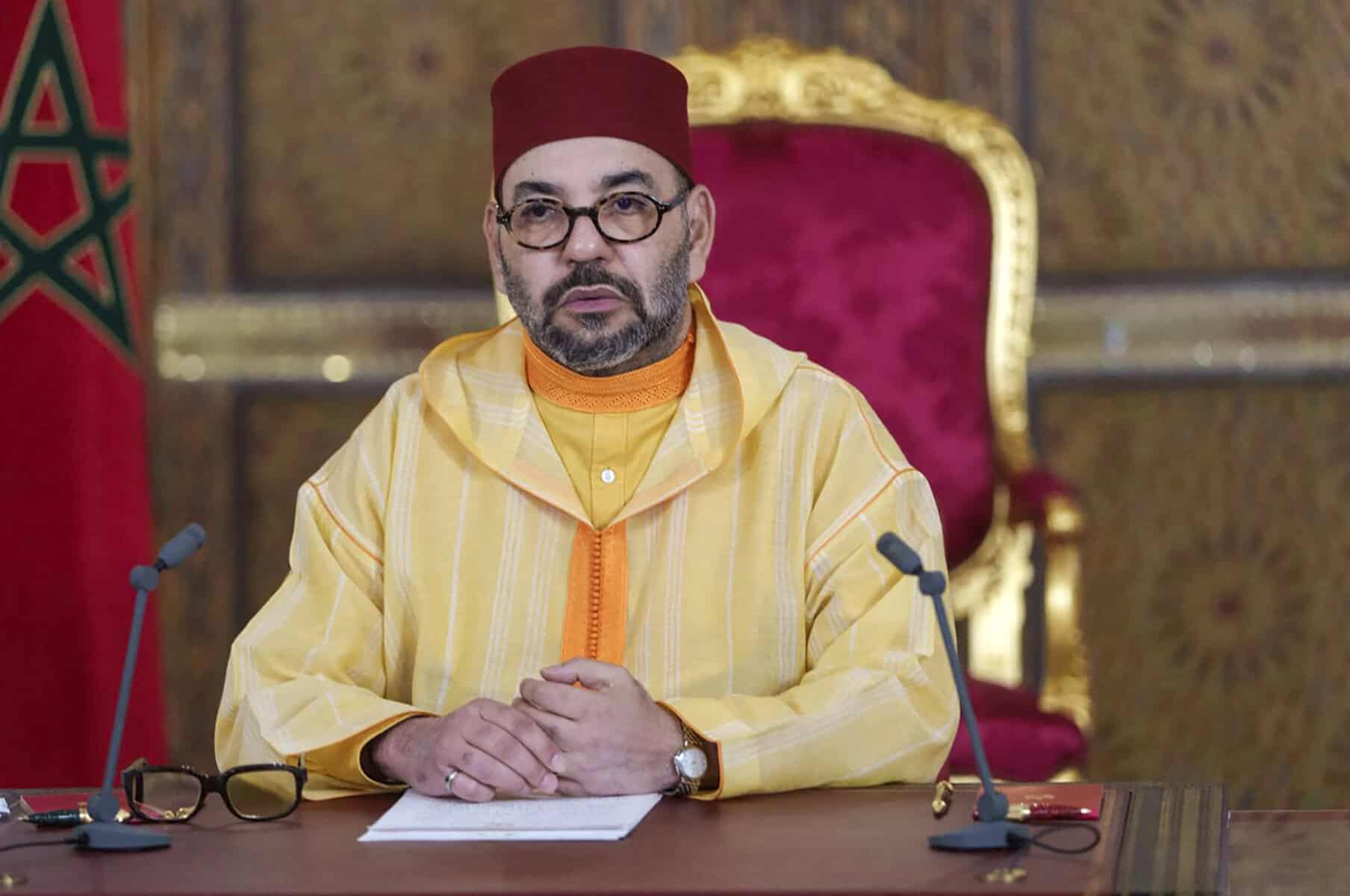 Mohammed VI lors d'une réunion officielle Mohammed VI en tenue traditionnelle lors d'une réunion officielle au Maroc.