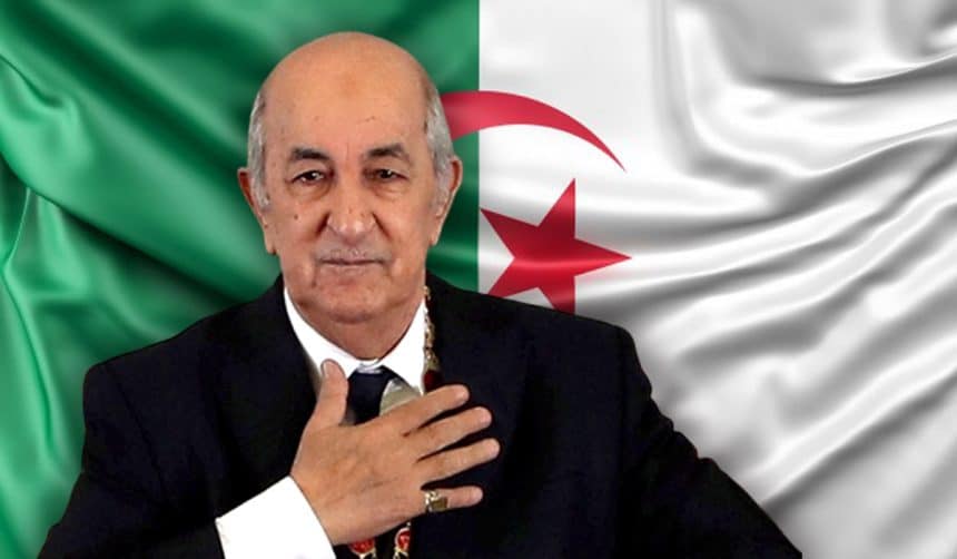 Tebboune et drapeau algérien Tebboune avec drapeau algérien en arrière-plan.