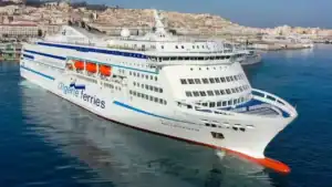 Algérie Ferries : Découvrez les nouveaux tarifs attractifs pour la diaspora Ferry Algérie Ferries au port, prêt pour la traversée.