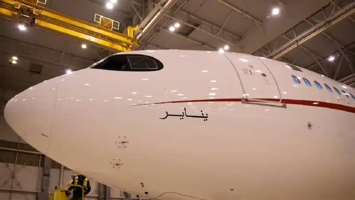 Air Algérie intègre l’Airbus A330-900neo à sa flotte et rend hommage à l’identité amazighe avec l’appareil baptisé « Yennayer », symbole de modernisation et d’héritage.