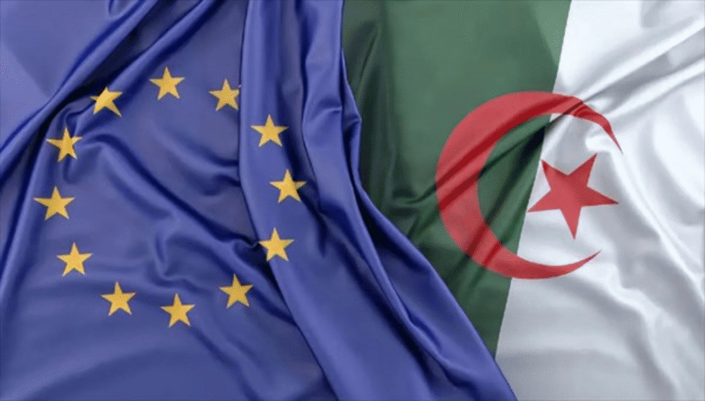 Drapeaux de l'Union européenne et de l'Algérie côte à côte.