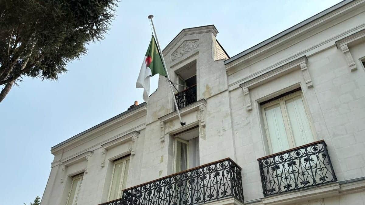Consulat d'Algérie en France : permanence spéciale pour vos documents ! Consulat d'Algérie en France : permanence spéciale pour vos documents !