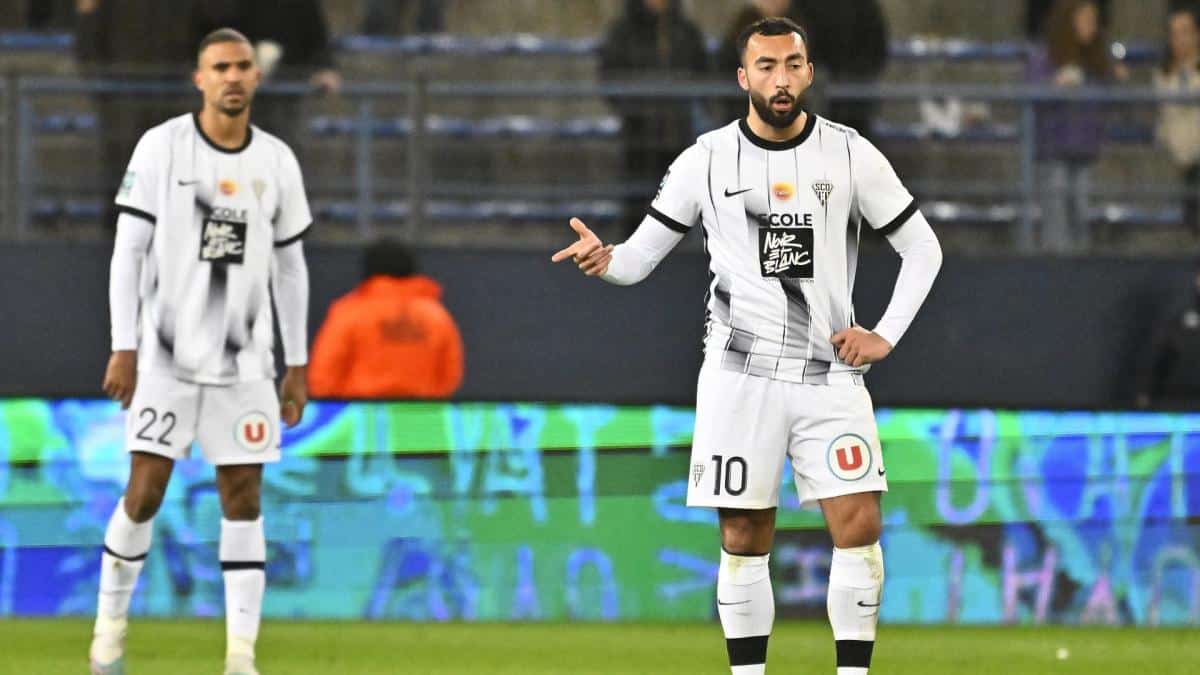 Pourquoi un joueur algérien est-il bloqué en France ?
