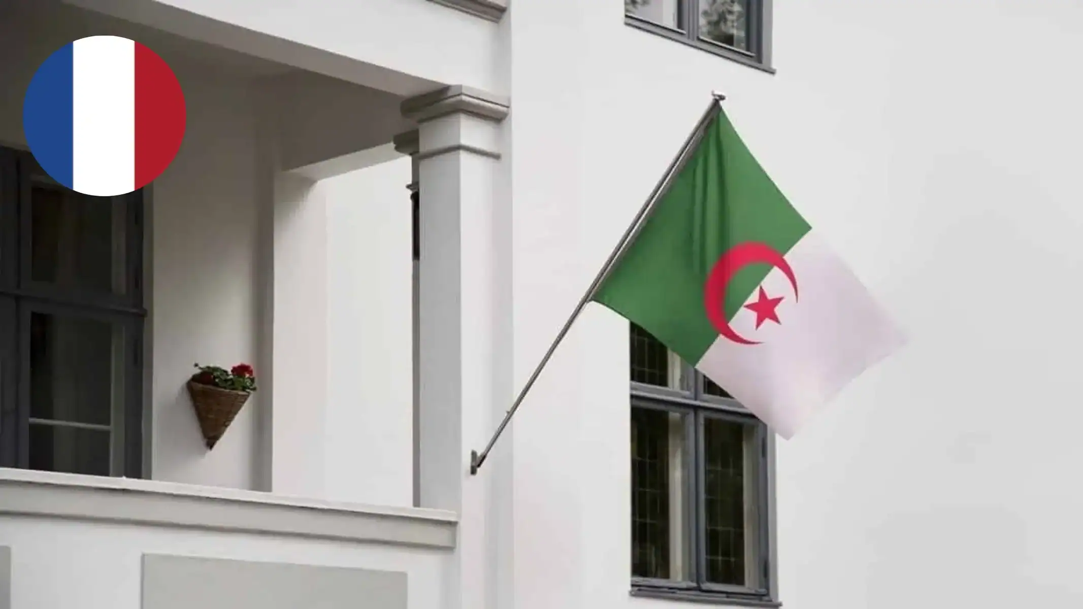Urgent : nouvelle annonce du consulat d’Algérie à Metz Drapeau algérien flottant devant un bâtiment à Metz.