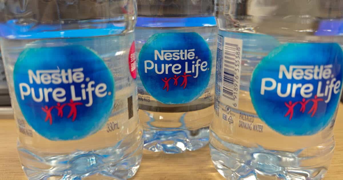 Pourquoi Nestlé retire son eau Pure Life d’Algérie ? Bouteilles d'eau Nestlé Pure Life en Algérie.