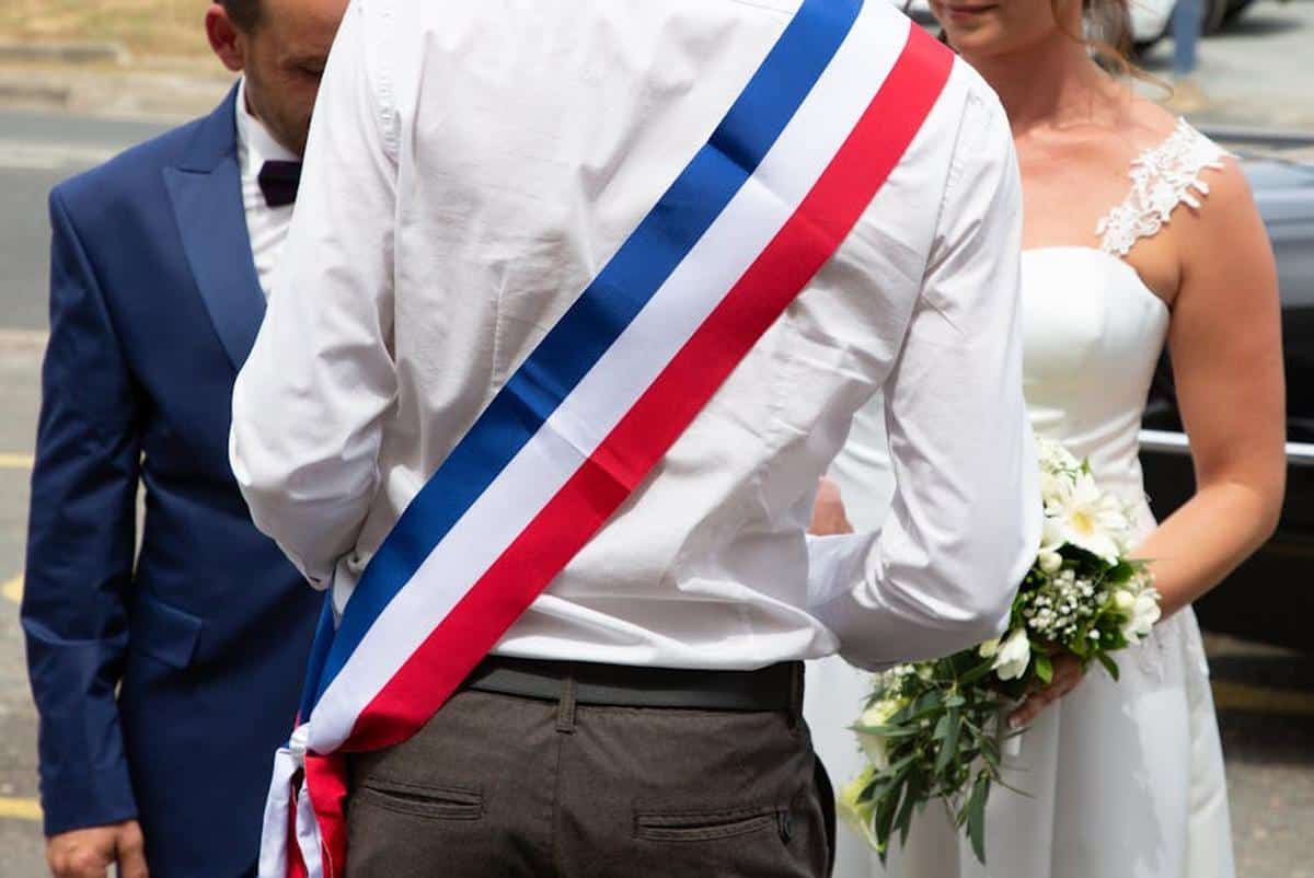 Mariage des sans-papiers : enjeux et débat en France Mariage des sans-papiers : enjeux et débat en France