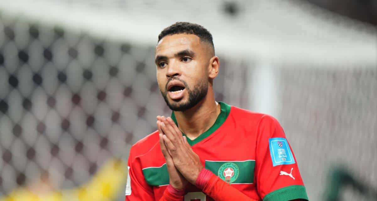Footballeur marocain en action, remplaçant surprise de Benzema.