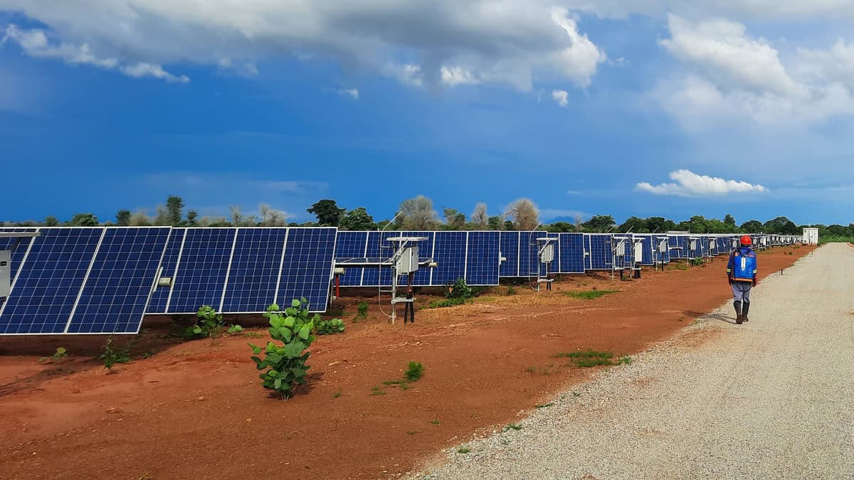 Comment l’Algérie peut électriser l’Europe verte Grand parc solaire avec panneaux photovoltaïques en Algérie.