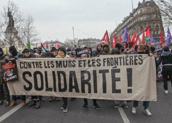 Travailleurs sans papiers : révélations choc sur la réforme qui va tout bouleverser en France !