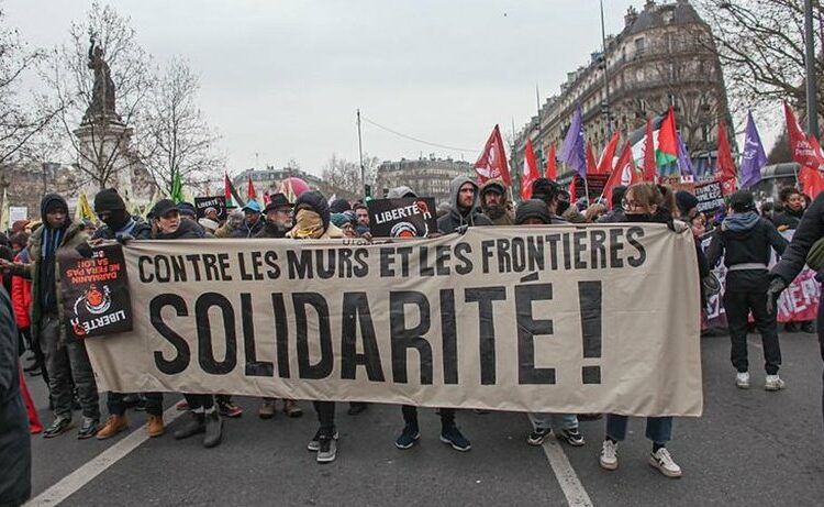 Travailleurs sans papiers : révélations choc sur la réforme qui va tout bouleverser en France !