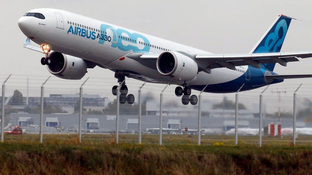 Air Algérie : un nouvel A330neo repéré à Toulouse Avion Airbus A330neo en phase d'atterrissage à Toulouse.