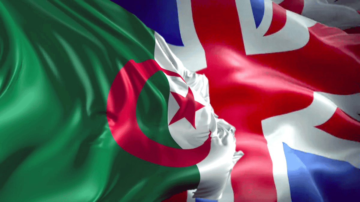 Découvrez pourquoi Air Algérie reste à Heathrow Drapeaux de l'Algérie et du Royaume-Uni flottant ensemble.