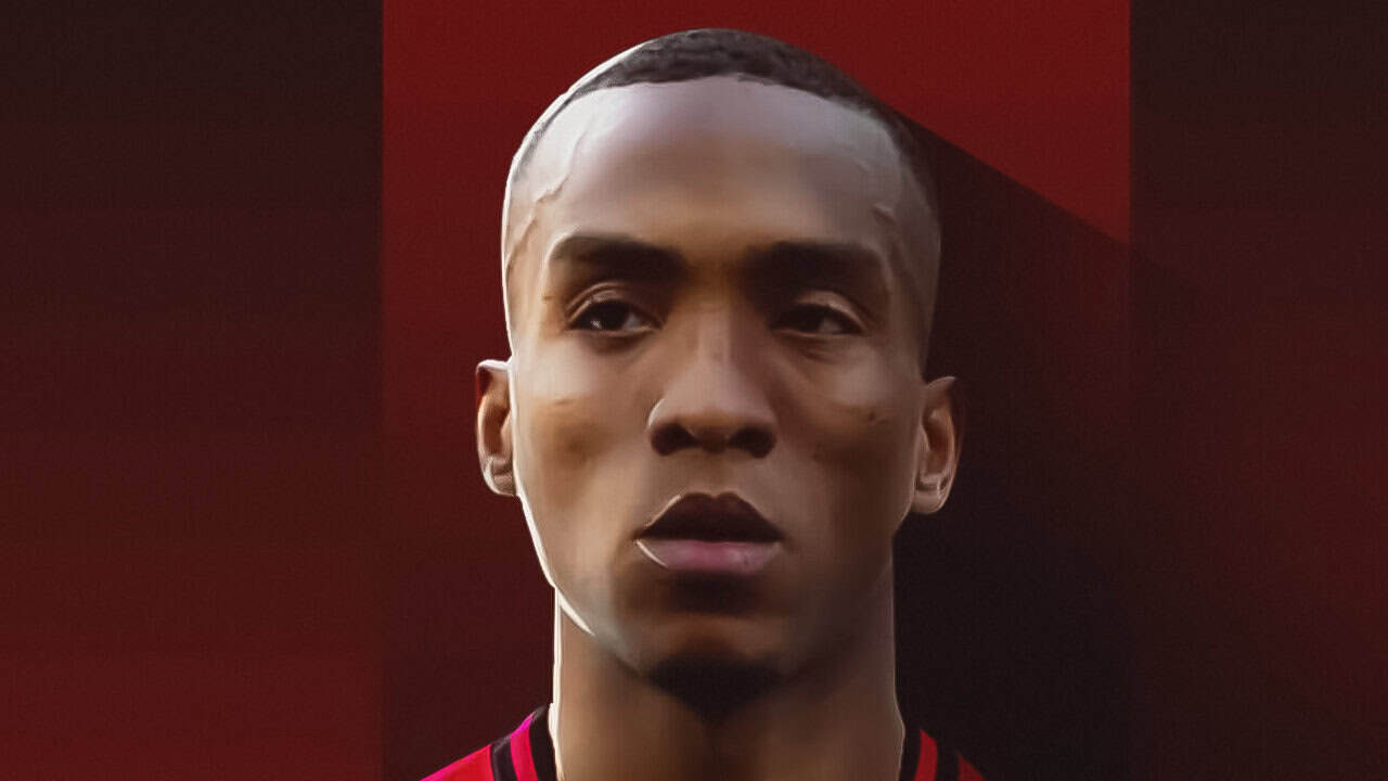 Achraf Abada rejoint l’USM Alger : un nouveau défi pour le défenseur Achraf Abada, nouveau défenseur de l'USM Alger, lors de sa présentation officielle.