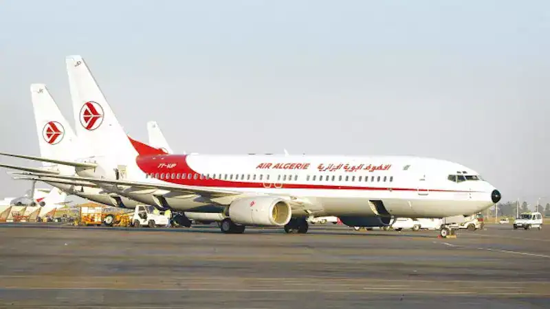 Air Algérie : voici pourquoi la Turquie bat la Tunisie cet été Avion d'Air Algérie stationné à l'aéroport.