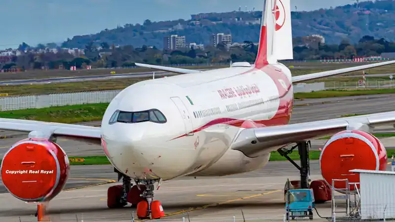 Chaos aérien : vols à Alger et Oran perturbés ! Avion d'Air Algérie prêt pour le vol vers Londres.