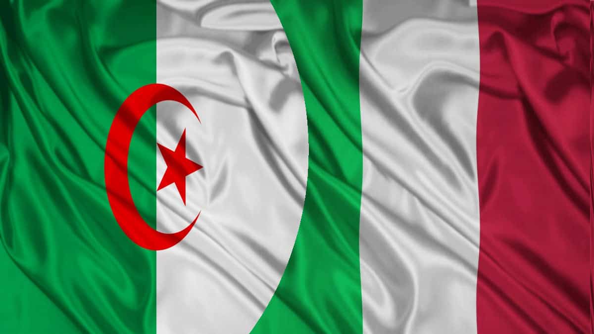 Algérie : un grand groupe italien s’implante en 2027 Drapeau algérien en tissu flottant avec couleurs vives.