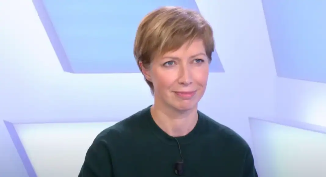 Découvrez pourquoi Anne-Claire Legendre a été choisie Anne-Claire Legendre lors d'une interview en studio.