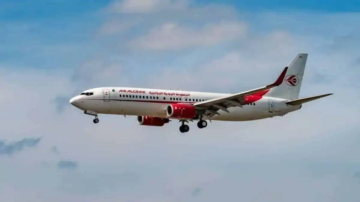 Avion d'Air Algérie en vol vers Manchester, ouverture des vols en 2026.