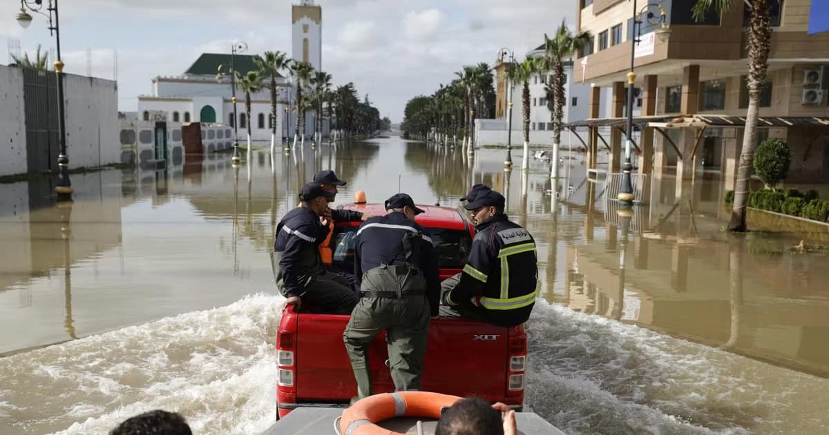 Inondations dans le Rif : une tragédie qui interroge les priorités du Maroc Secouristes en intervention lors d'une inondation dans le Rif.