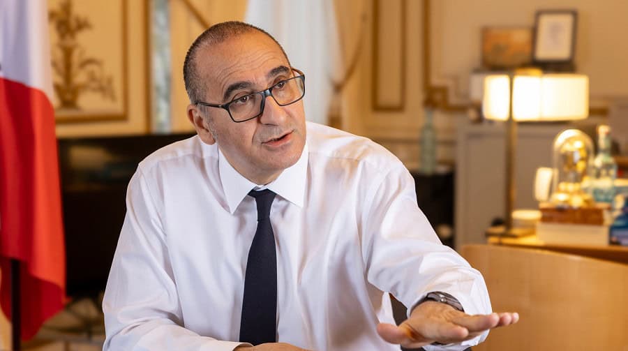 Laurent Nuñez en Algérie : les enjeux clés révélés aujourd’hui Le ministre français Laurent Nuñez lors d'une réunion à Alger.