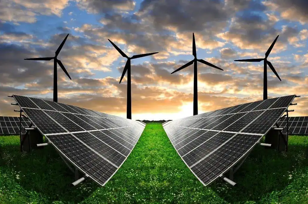 Panneaux solaires et éoliennes dans un paysage ensoleillé.
